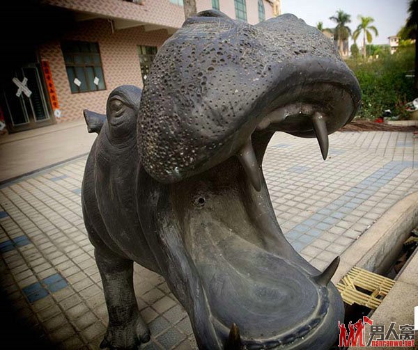 中级人民法院公开受审,被告人陈垚东等44人被检方指控涉案事件58起